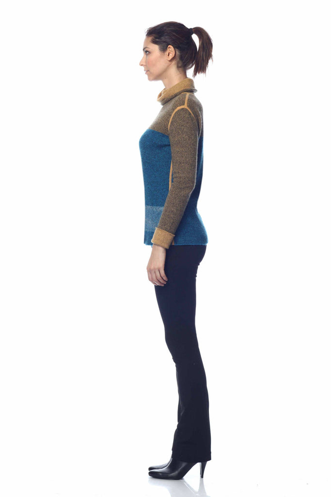 Izolda Reversible Turtle Neck Pullover - Camel/Blue S10060_CMLZ_look1_fr_zoom_style1