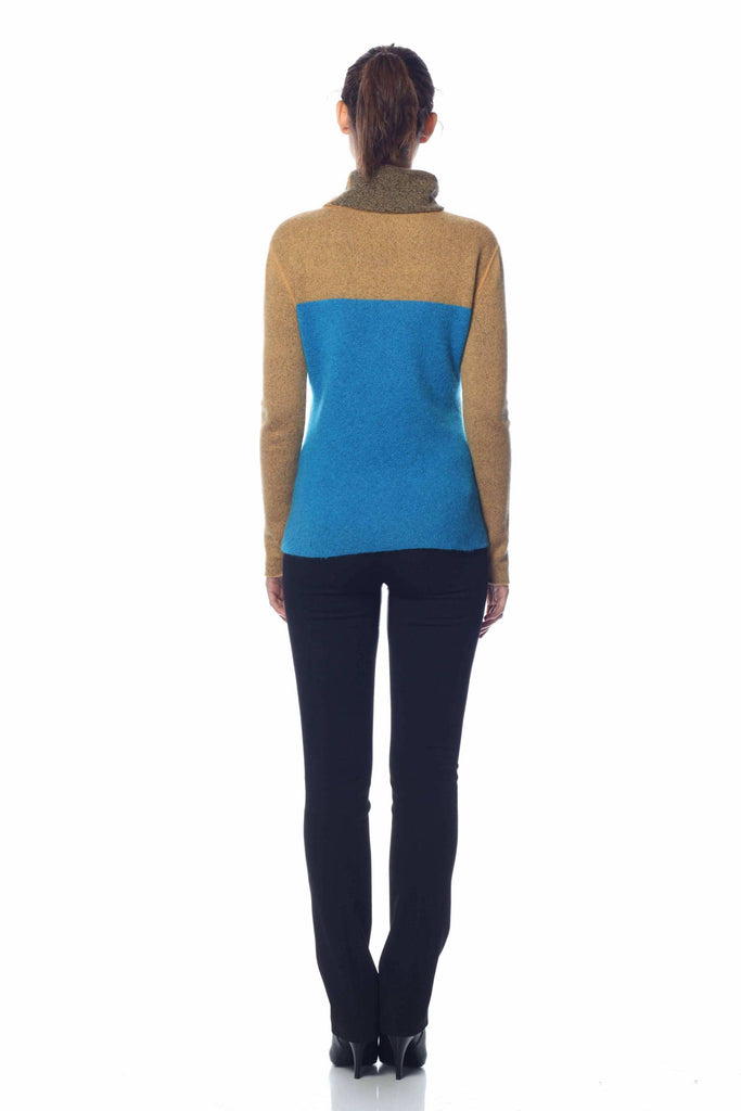 Izolda Reversible Turtle Neck Pullover - Camel/Blue S10060_CMLZ_look2_fr_zoom_style2